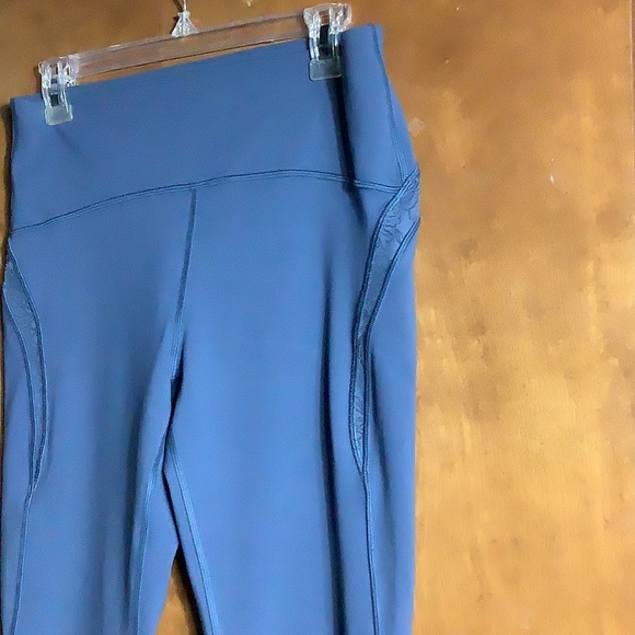 Blue lululemon capris - Picture 6 of 6